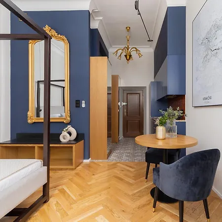 Golden Nebula - Cozy 1BR for 2 - Main Square-3